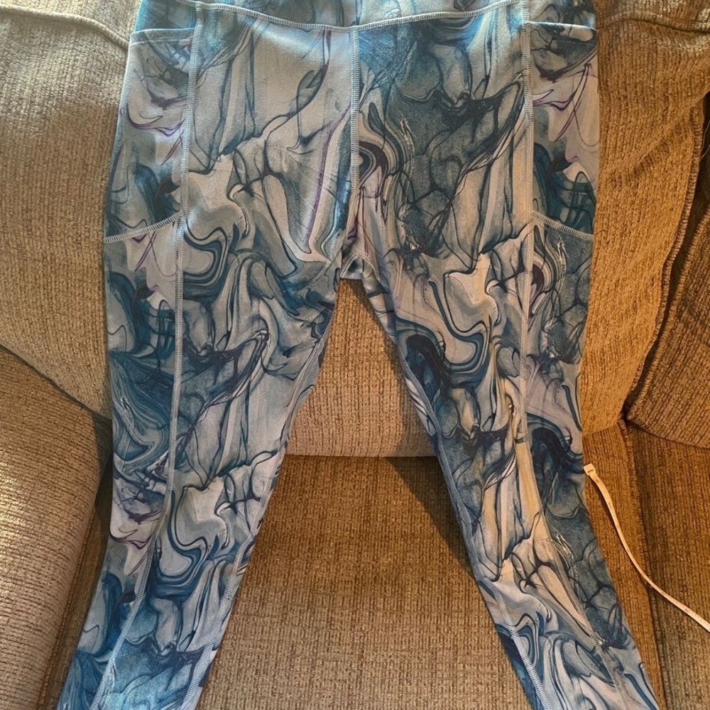 Victoria's Secret  on point flow Leggings with Blue and Gray Swirl